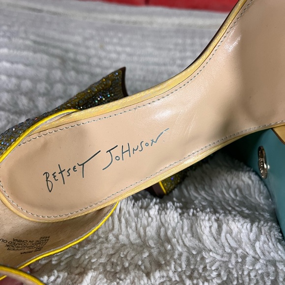 Betsey Johnson Rina 9m Heels Yellow Rhinestone NEW - Picture 9 of 9
